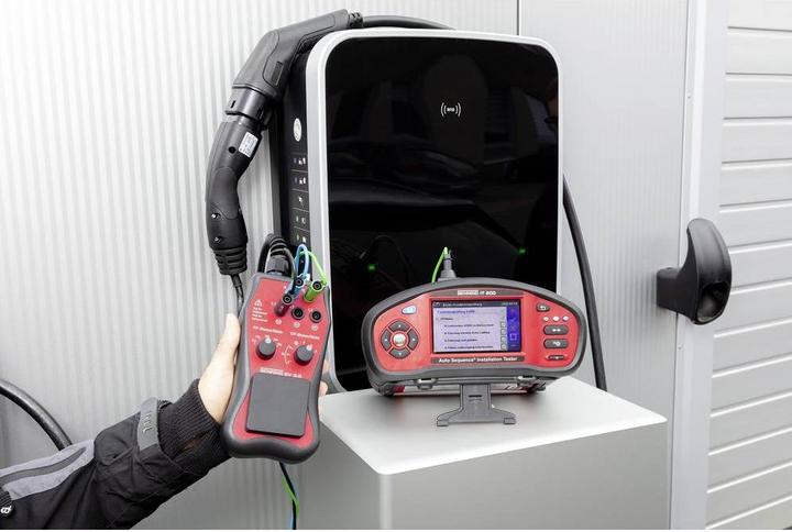 Produktbild Benning 044169 EV 3-2 Messadapter Messadapter zur Prüfung von E-Ladestationen 1 St. (CAT II 300V)