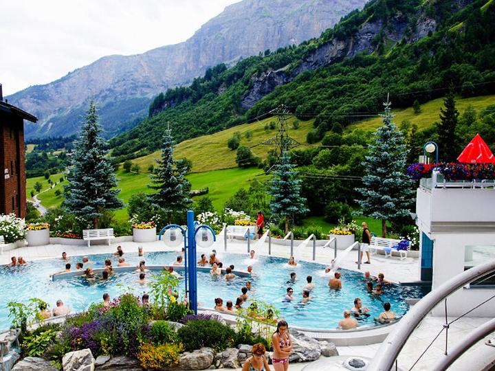 Image du produit Smartbox 1 nuit à Loèche-les-Bains avec souper, montée au col de la Gemmi et bains thermaux (2 Personnes)