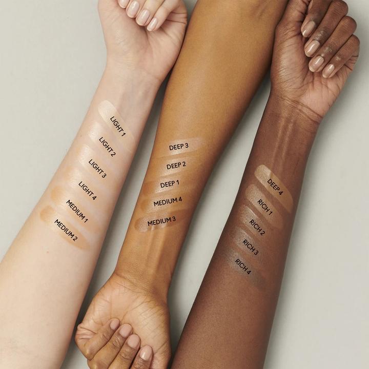 Image du produit MAC Cosmetics Strobe Dewy Skin Tint Nr. 04 - Light (04 - Lumière)