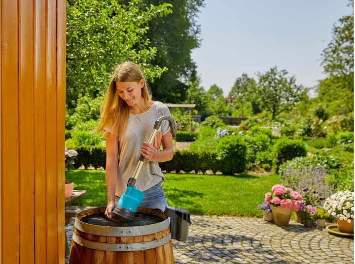 Produktbild Gardena Akku-Regenfasspumpe (Regenfasspumpe)