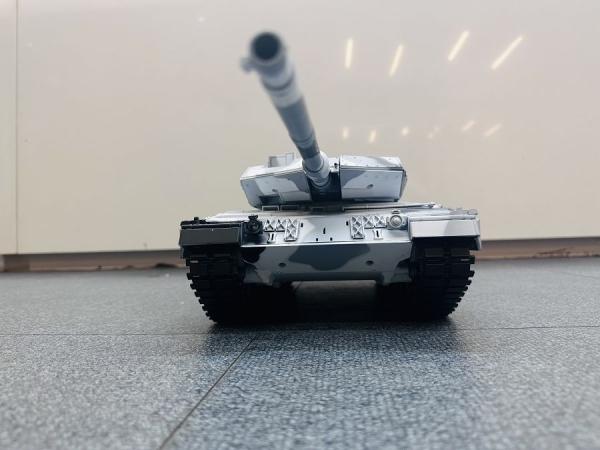 Produktbild Es-toys RC Panzer „German Leopard 2A6“ Schnee Tarnung Lackiert Heng Long 1:16 mit Stahlgetriebe (RTR Ready-to-Run)