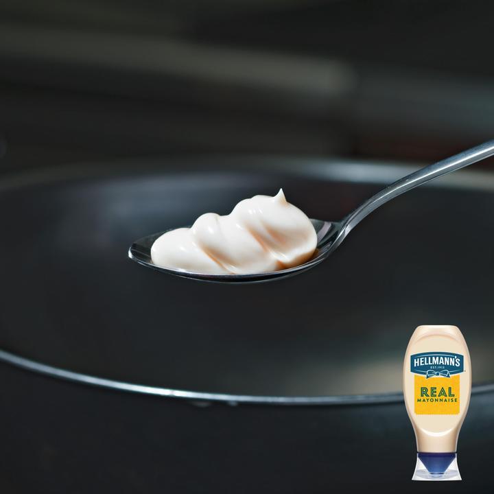 Image du produit Hellmann's Real Mayonnaise Squeezer, oeufs d'élevage en plein air, mayo pour burgers, frites & sandwichs (430 g)