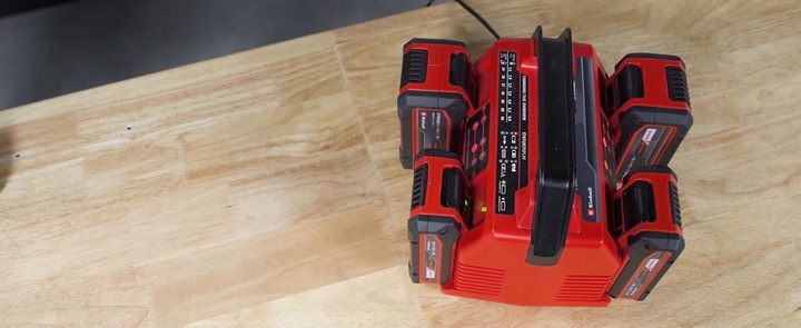 Produktbild Einhell Power X-Quattrocharger (18 V)