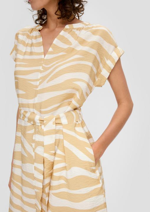 Immagine prodotto S.Oliver Kleid Kleid mit V-Ausschnitt und überschnittenen Schultern (48)