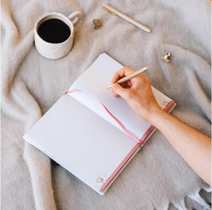 Actual product image Disney The Aristocats A5 premium plush notebook (A5, Lined, Hardcover)