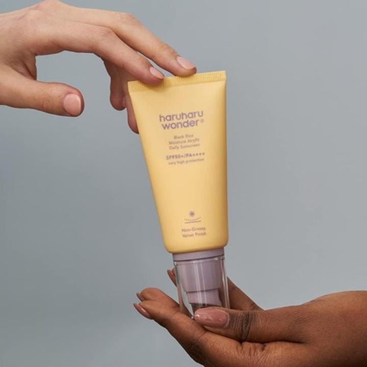 Actual product image Haruharu Wonder Black Rice Moisture Airyfit (Suntan cream, SPF 50, 50 ml, 50 g)