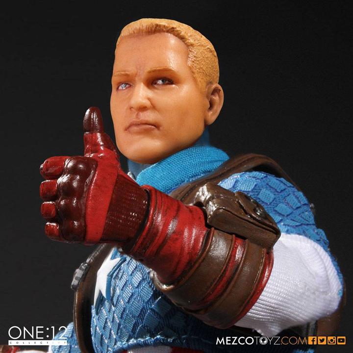 Actual product image Mezco Toys Marvel Universe: 1/12 Captain America