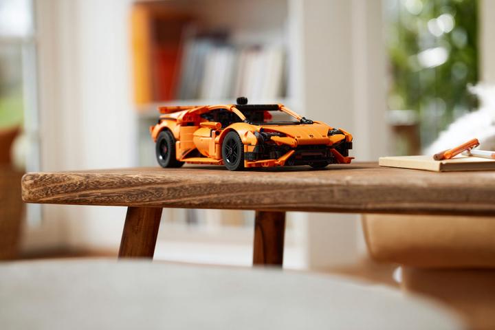 Actual product image LEGO Technic Lamborghini Huracán (42196, LEGO Technic, LEGO Rare Sets)