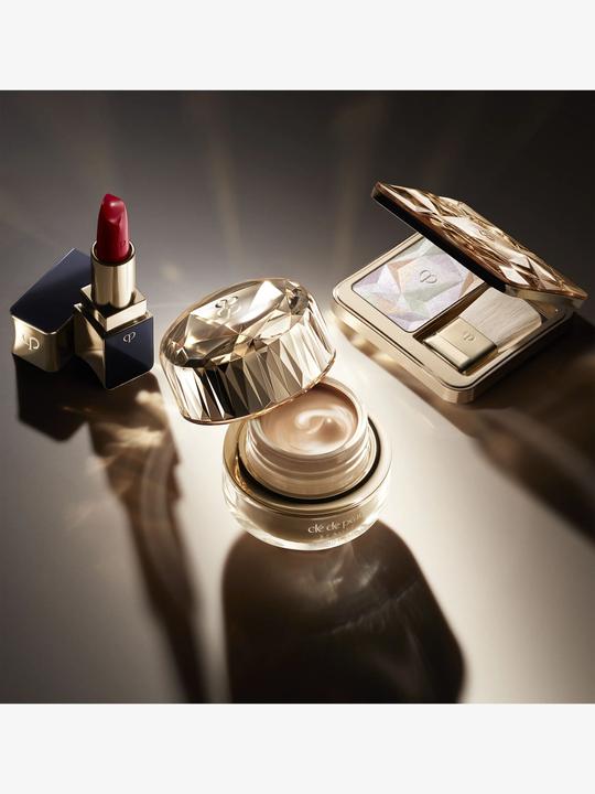 Actual product image Clé De Peau The Foundation B20 (B20 - Light Medium Beige)