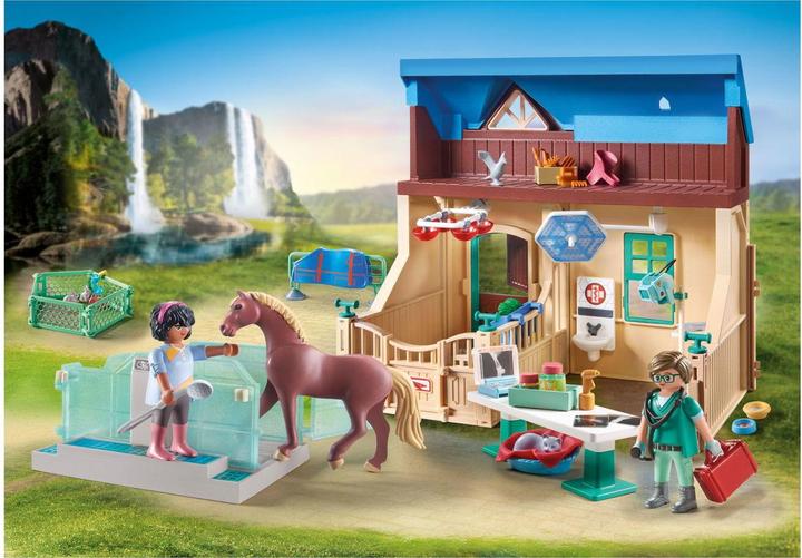 Actual product image Playmobil Riding therapy & veterinary practice (71352, Playmobil Horses of Waterfall)