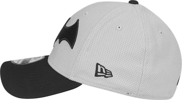 Actual product image New Era 39Thirty Stretch Diamond Tech Cap - BATMAN (S/M)
