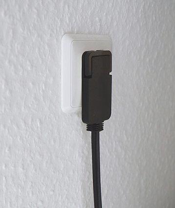Actual product image Brennenstuhl Short extension cable with angle flat plug 2m H05VV-F3G1.5 black (2 m, CEE 7/4)
