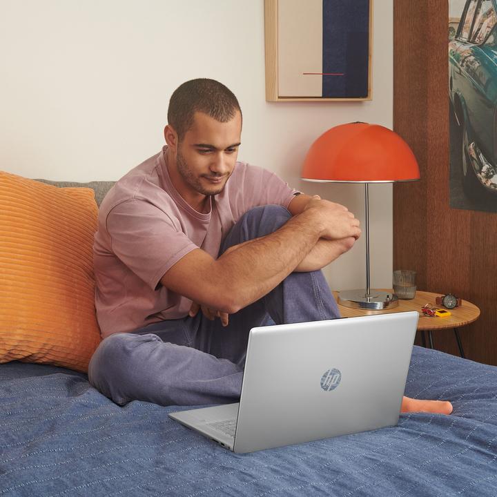 Immagine prodotto HP portatile 17-cp2026nd (17.30", AMD Ryzen 3 7320U, 8 GB, 256 GB, Ing. Int.)