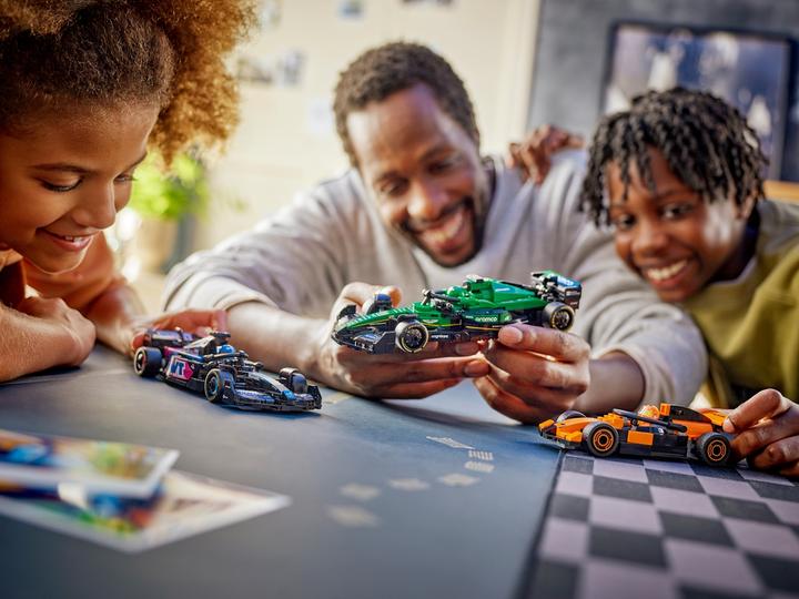Produktbild LEGO Aston Martin Aramco F1 AMR24 Rennauto (77245, LEGO Speed Champions)