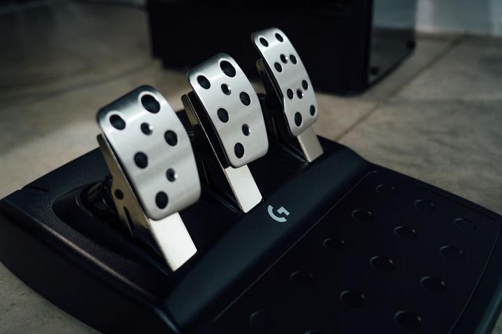 Produktbild Logitech G G923 Se Racing Wheel+Shiftercom (PC, Xbox Series S, Xbox Series X, Xbox One S, Xbox One X)