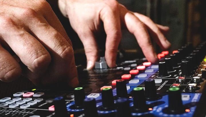 Actual product image Zoom LiveTrak L-12 (Studio- and Livemixer)