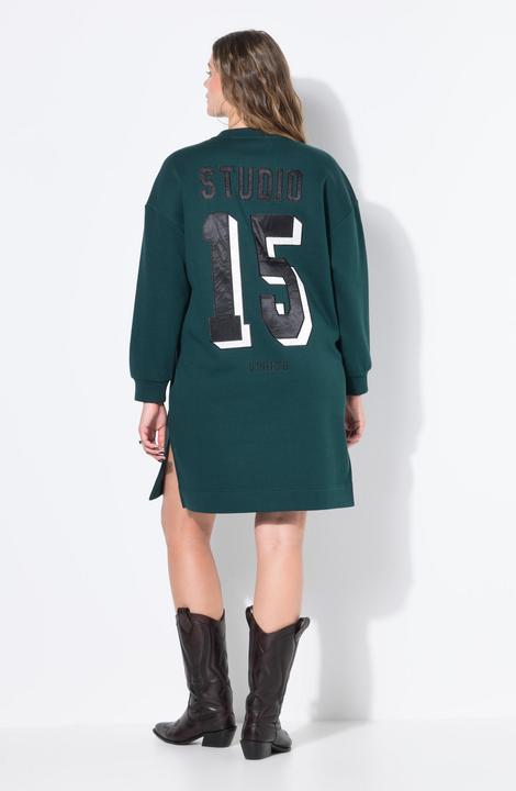 Immagine prodotto Studio Untold Abito midi di felpa dal taglio oversize con numero di raso sul retro (50, 52)