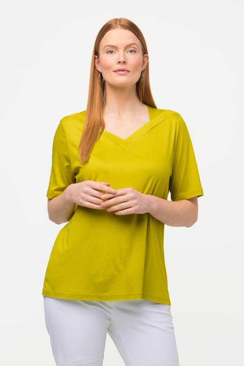Image du produit Ulla Popken T-shirt avec col en V, manches courtes. Coupe Classic Fit. (46, 48)