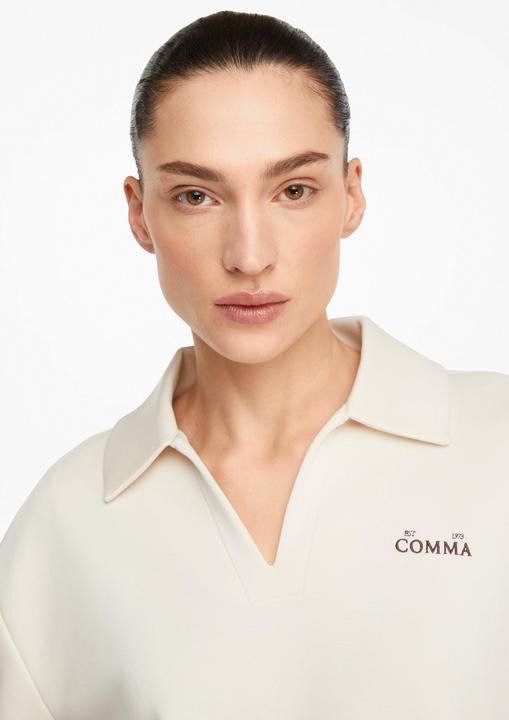 Produktbild Comma Fliessendes Polo-Shirt mit Logo-Artwork und Cropped-Länge (32)