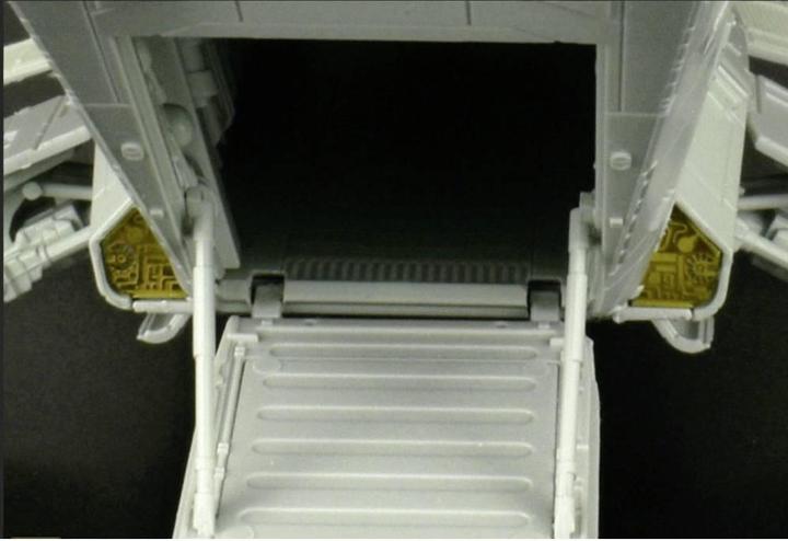 Actual product image Revell The Mandalorian: Razor Crest "Platinum Edition