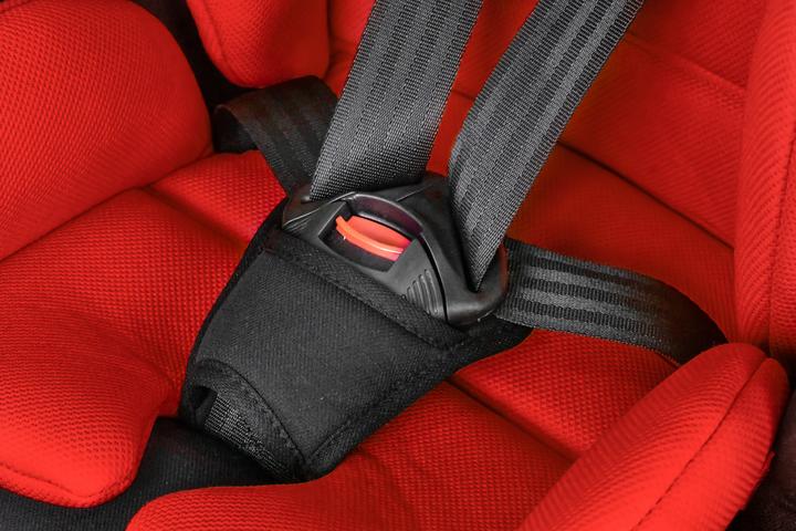 Produktbild BabyGo FreeMove Isize, rot (Kindersitz, ECE R129/i-Size Norm)