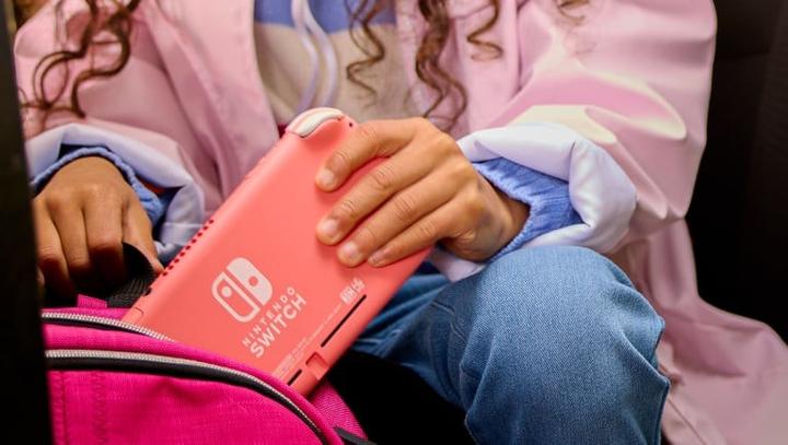 Produktbild Nintendo Switch Lite - Koralle