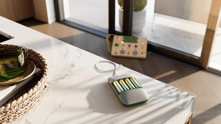 Actual product image Varta Eco Charger Pro Recycled (1 pcs., AAA, 800 mAh, Battery + charger)