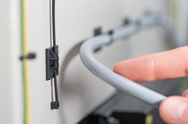 Actual product image HellermannTyton 151-01596 QM40APT-I-PA66-BK Mounting base self-adhesive, screwable halogen-free, silicone-free Sc (Fixing loops, 40 mm, 50 pcs.)