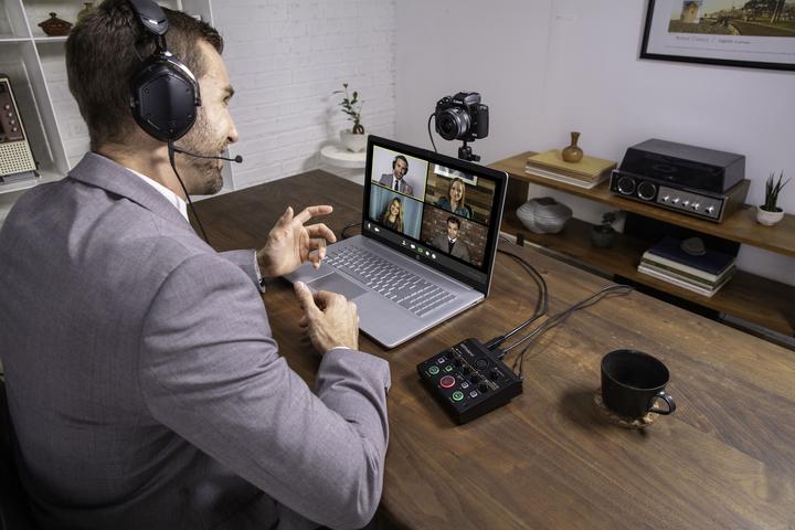 Produktbild Roland UVC-02 Web Presentation Dock