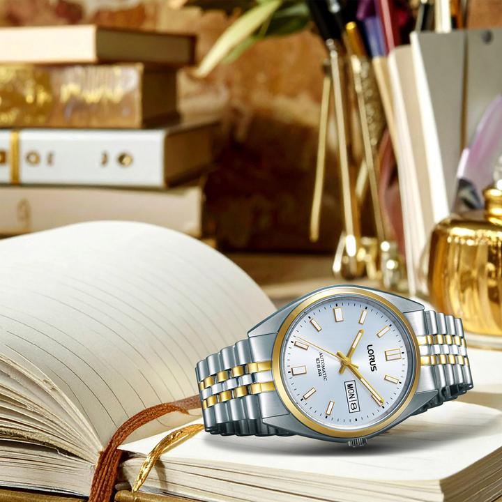 Actual product image Lorus Classic (Analogue wristwatch, 39 mm)