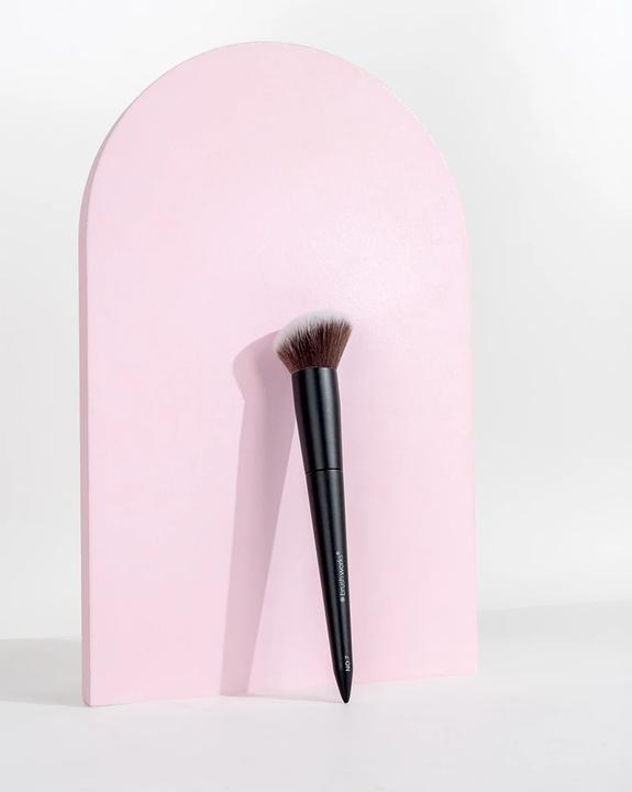 Actual product image Brush Works Angled Blush Brush (Blusher)