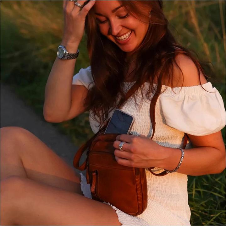 Actual product image Bear Rock Karin Shoulder Bag Cognac