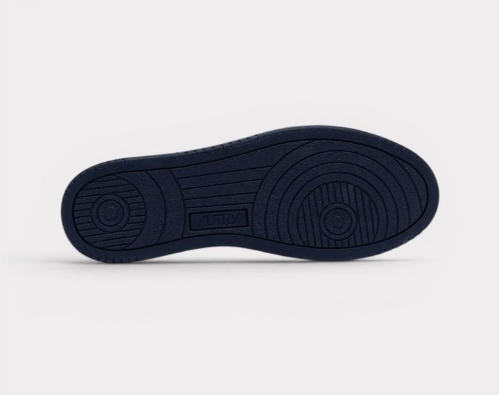 Actual product image Autry Medalist Low (40)
