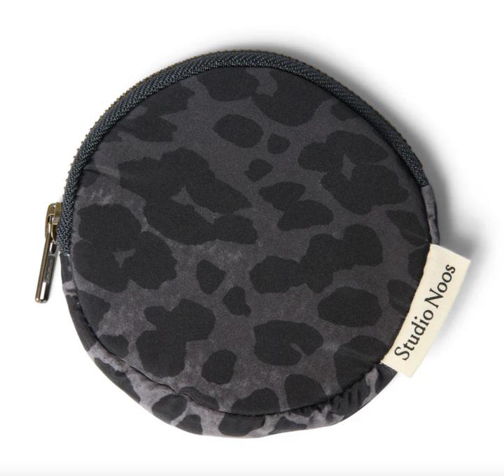 Actual product image Studio Noos Antra Leopard Puffy Geldbörse