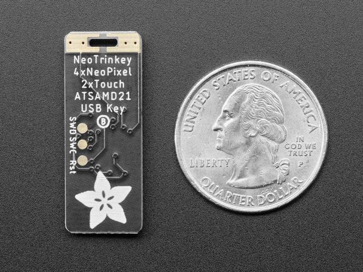 Actual product image Adafruit Neo Trinkey, SAMD21 USB Key mit 4 Neopixeln