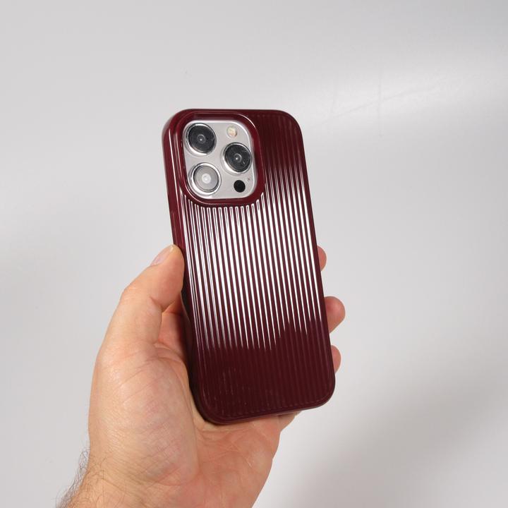 Image du produit PhoneLook Coque Gel silicone brillant avec lignes texturées Bordeaux (Apple iPhone 15 Pro Max)