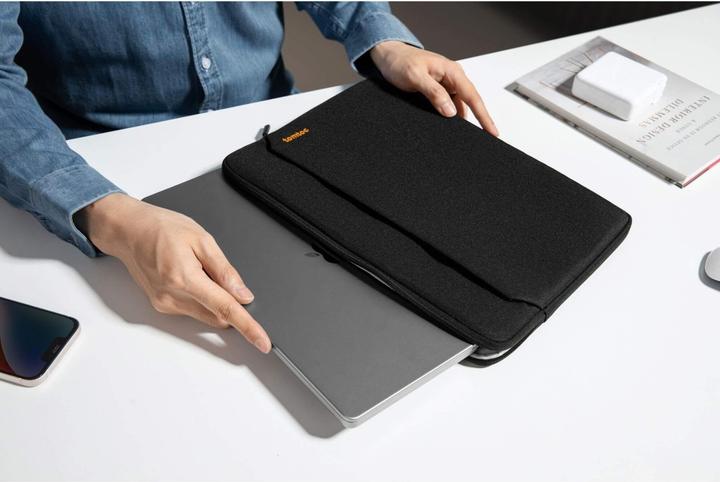 Image du produit tomtoc Pokrowiec na laptopa Light-A18 (czarny) (14", Apple, Universel)