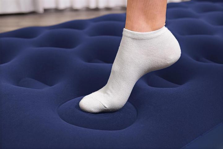 Image du produit Bestway Matelas gonflable 1 place avec pompe à pied intégrée 1,88 m x 99 cm x 28 cm (99 x 188 cm)