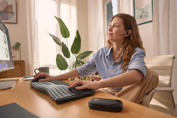 Productafbeelding Poly Voyager Legend 50/30 Oplaadetui voor mobiel