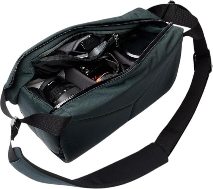 Actual product image Bellroy Venture Sling 10L - Camera Edition - Deep Ocean (10 l)