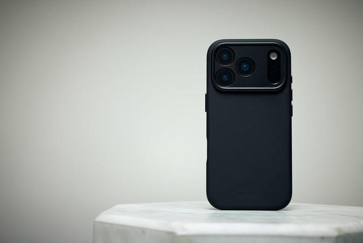 Productafbeelding Decoded Silicone Backcover Apple iPhone 17 Pro Max Phantom Black (Apple iPhone 17 Pro Max)