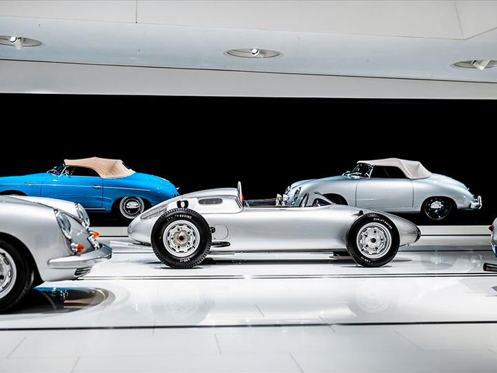 Actual product image Smartbox 1 night in Stuttgart with entry to the Porsche Museum for 2 people (2 pers.)