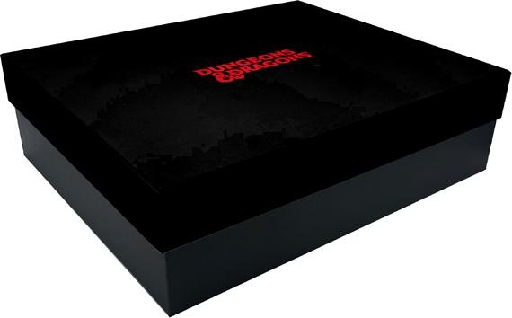 Produktbild Dungeons & Dragons Whiskey Set mit 4 Whiskeygläser und Whiskeyflasche mit Gravur - in hochwertiger Geschenkverpackung (5 x, Whiskygläser)
