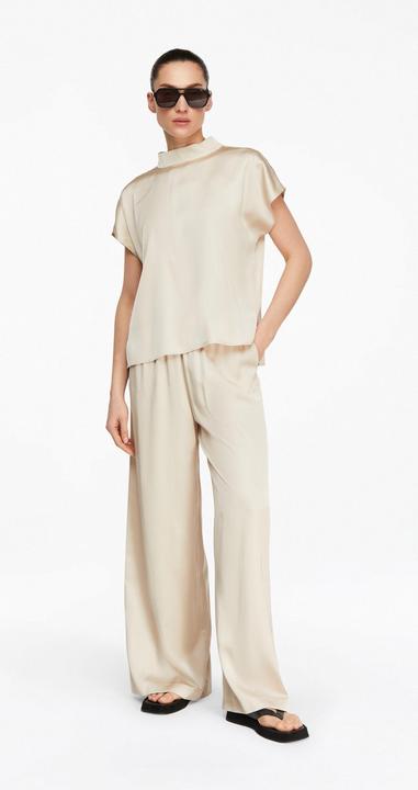 Immagine prodotto Comma Schweres Satin-Top mit Cap-Sleeves und Stehkragen (48)