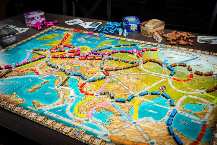 Immagine prodotto Days of Wonder DOWD0022 - Europa (edizione 15 anni) - Ticket to Ride, da 8 anni (edizione DE) (Tedesco)