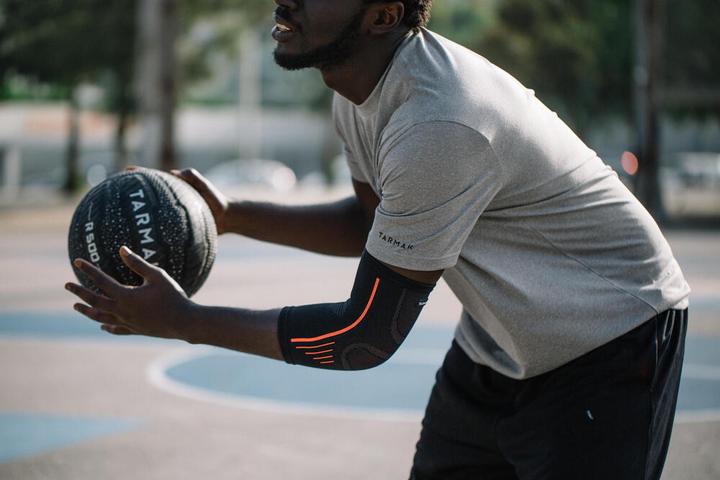 Actual product image Tarmak elbow soft 300 115665 (4)