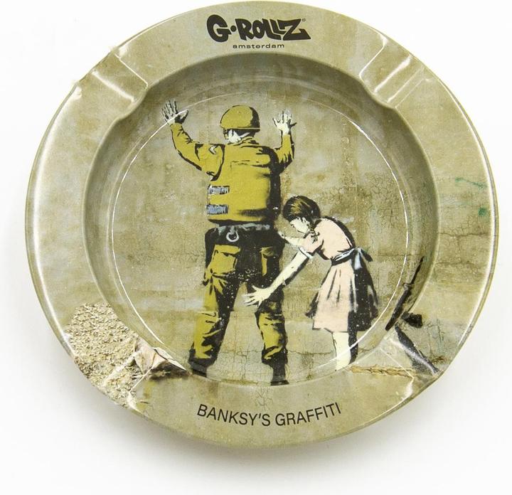 Immagine prodotto G-Rollz Posacenere di latta in metallo Graffiti di Banksy II Ragazza in cerca di soldato