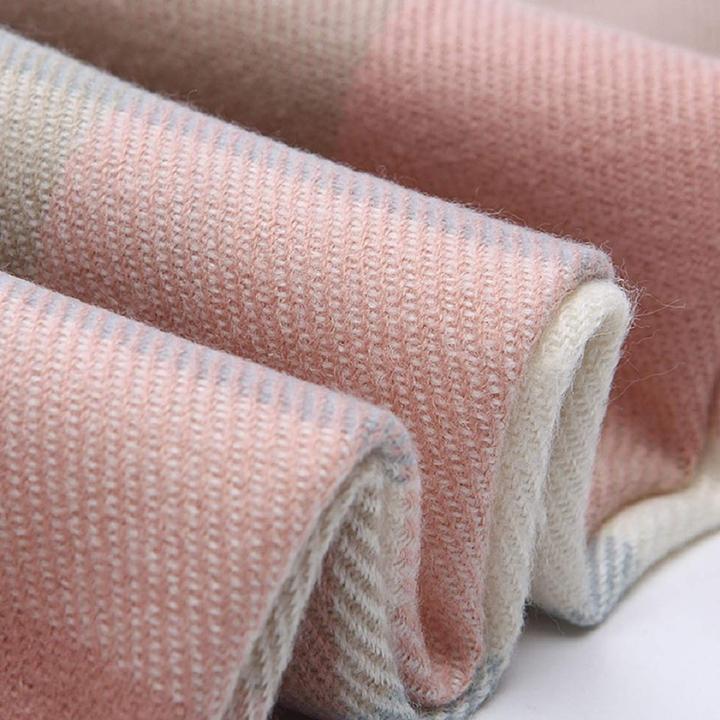 Produktbild Only-Bags.Store Kariertes Dreieckstuch Winter, Pashmina-Schal weicher Quasten-Wickelschal