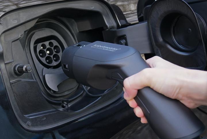 Actual product image Kabelmeister E-Auto-Ladekabel Mode 3, Typ 2 Stecker an Buchse, 3-phasig, 32 A, 22 kW, blau, 2,5m (EVC03-025B) (22 kW, 32 A)