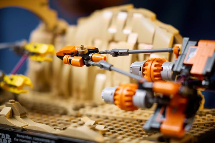 Produktbild LEGO Podrennen in Mos Espa – Diorama (75380, LEGO Star Wars)
